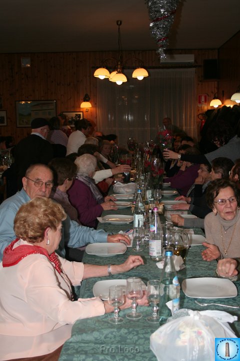 Pranzo Anziani 2011 (46).jpg